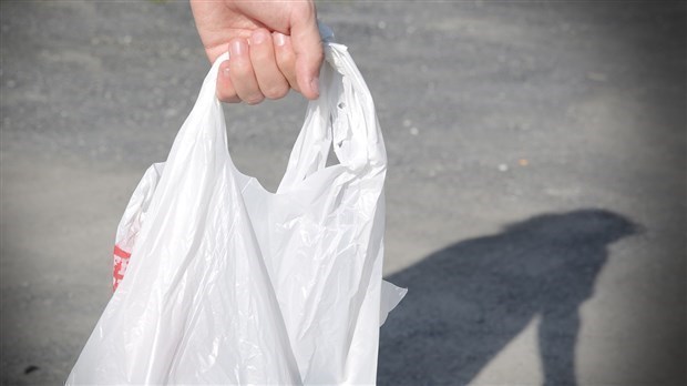 Tous les IGA de Lanaudière retirent les sacs de plastique aux caisses