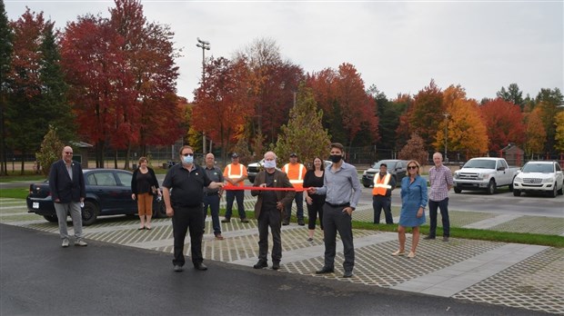 À Saint-Charles-Borromée, le stationnement vert inauguré
