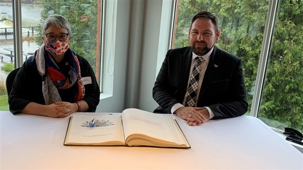 La consule générale des États-Unis et le président de la Chambre de commerce américaine au Canada de passage à Joliette