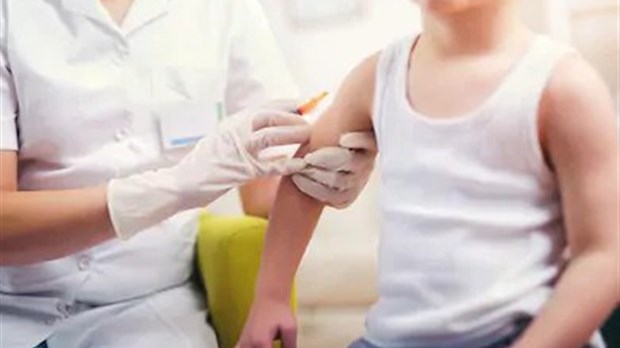 La population invité à téléphoner la ligne Info-Santé lors d’effets secondaires postvaccination