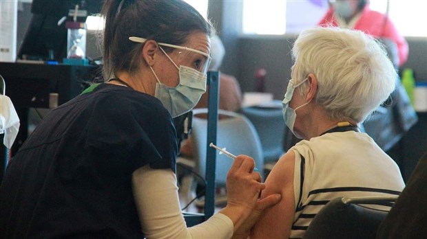 Seconde dose de vaccin plus tôt pour les personnes à très haut risque