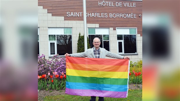 Lutte contre l'homophobie: la Ville de Saint-Charles-Borromée affiche ses couleurs  