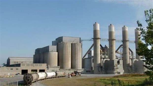 Les employés de la cimenterie Ash Grove en lock-out depuis samedi