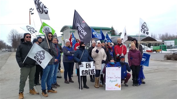 Les grévistes de la Coop Lanaudière célèbrent leur première victoire 