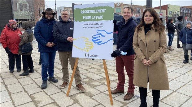 Un témoignage d'engagement à faire vivre la paix a réuni députés, citoyens et citoyennes à Joliette