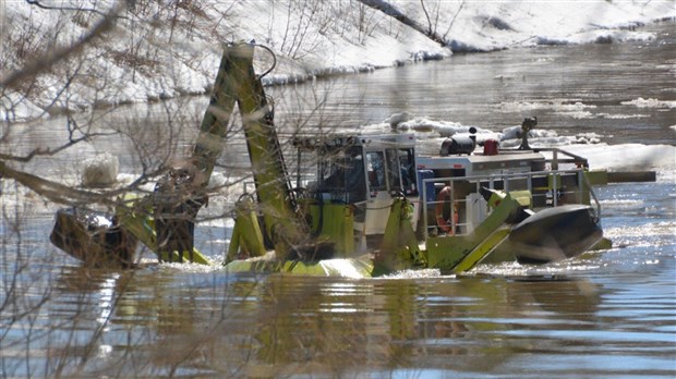 Le mode surveillance est activité sur la rivière pour la crue printanière