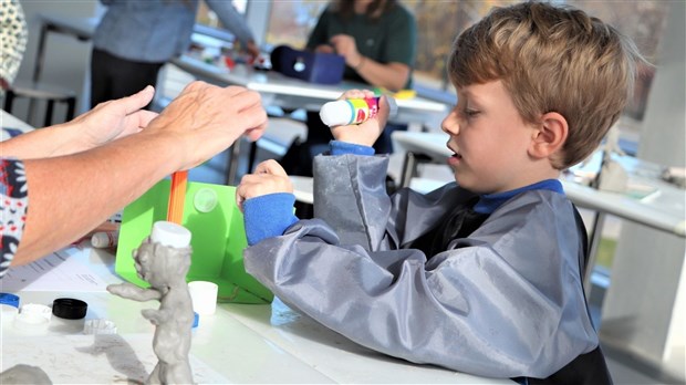 L'atelier MAJ-ique réunit les familles autour d'une exploration créative au Musée d'arts de Joliette