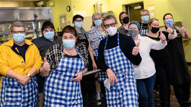 Des élus en tablier pour une Fête des sucres très réussie à Lavaltrie
