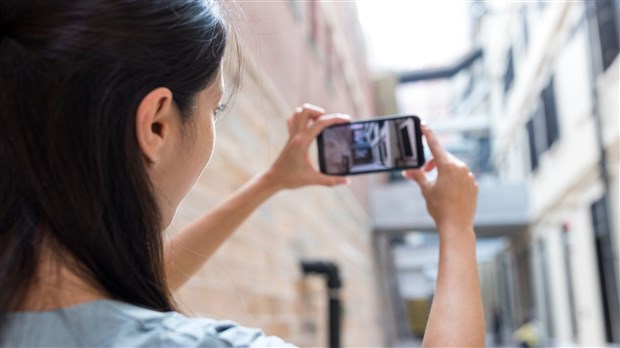 Un atelier sur la photographie d’oeuvres d’art avec un cellulaire