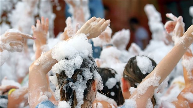 «Party mousse» et autres activités festives à Sainte-Béatrix