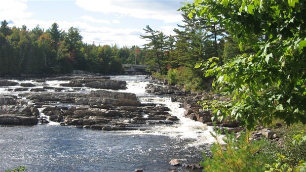 Le corps d'un homme de 27 ans repêché dans la rivière Ouareau