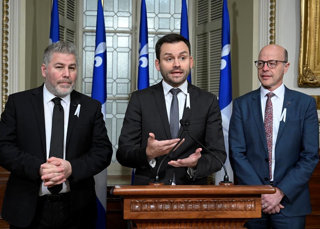 Téléphone cellulaire en classe: le gouvernement de la CAQ rejette une motion du PQ
