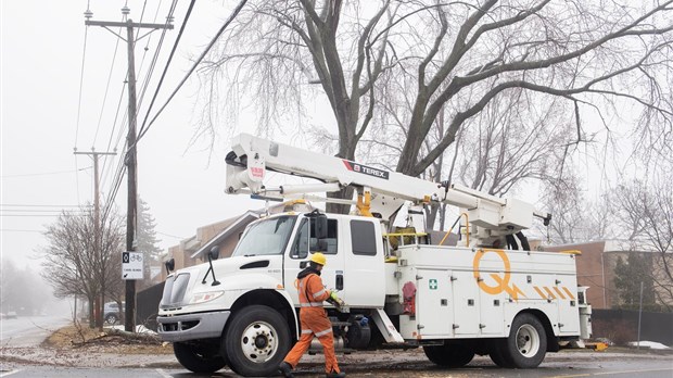 Toujours 13 000 clients d'Hydro-Québec n'ont pas accès au courant après les orages