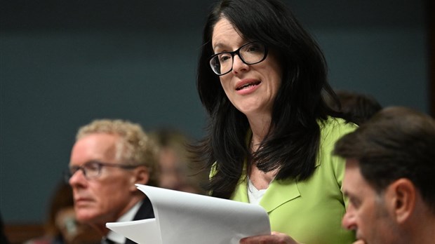 Sonia LeBel dépose le PL 67 accordant plus de pouvoirs aux professionnels de la santé