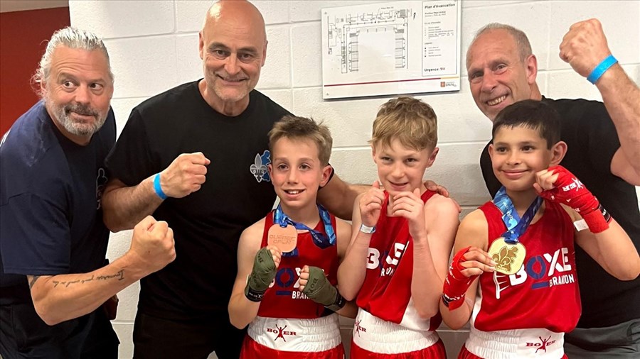 Boxe Brandon s’illustre à Québec avec un premier titre canadien