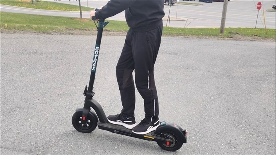 À trottinette électrique, le port du casque est obligatoire