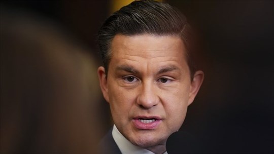 Oléoducs: Poilievre veut que Carney permette des mises en chantier d'ici au 14 mars
