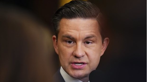 Oléoducs: Poilievre veut que Carney permette des mises en chantier d'ici au 14 mars