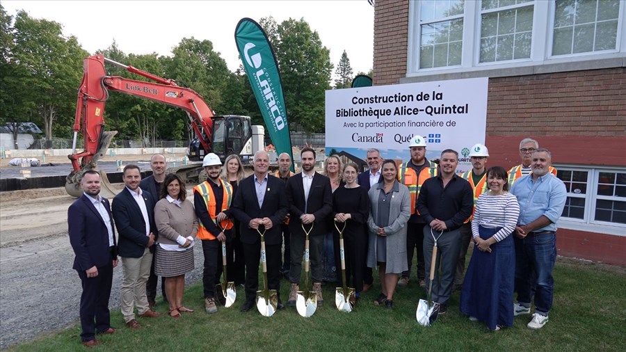 Première pelletée de terre pour la nouvelle bibliothèque Alice-Quintal 