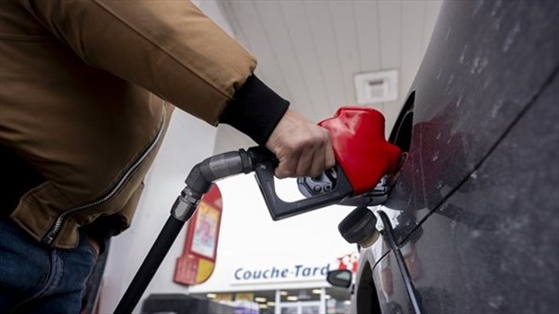 La suspension de la taxe d'accise fédérale sur l'essence entre en vigueur